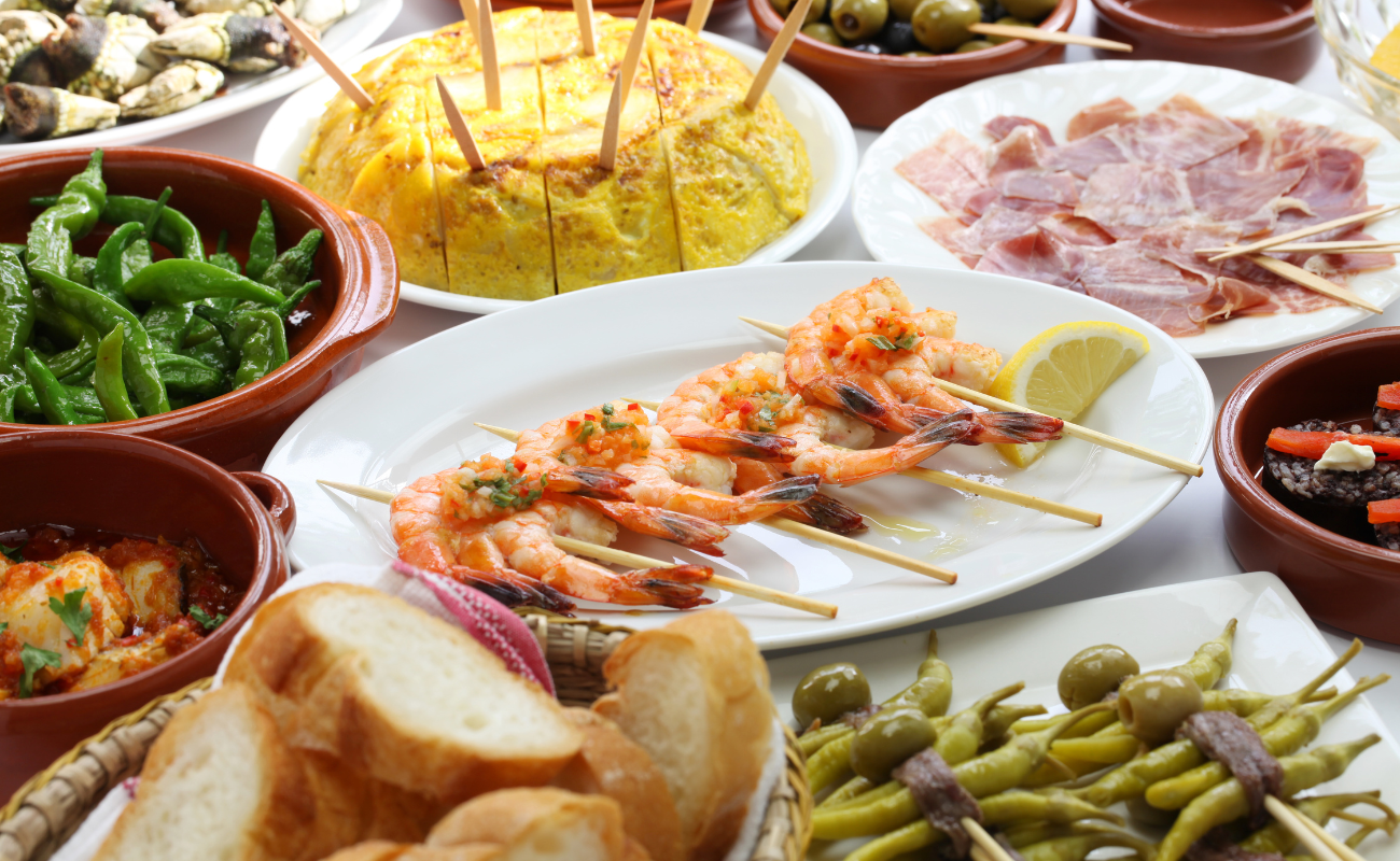 Si eres un amante de la gastronomía española, debes probar las tapas en Monóvar