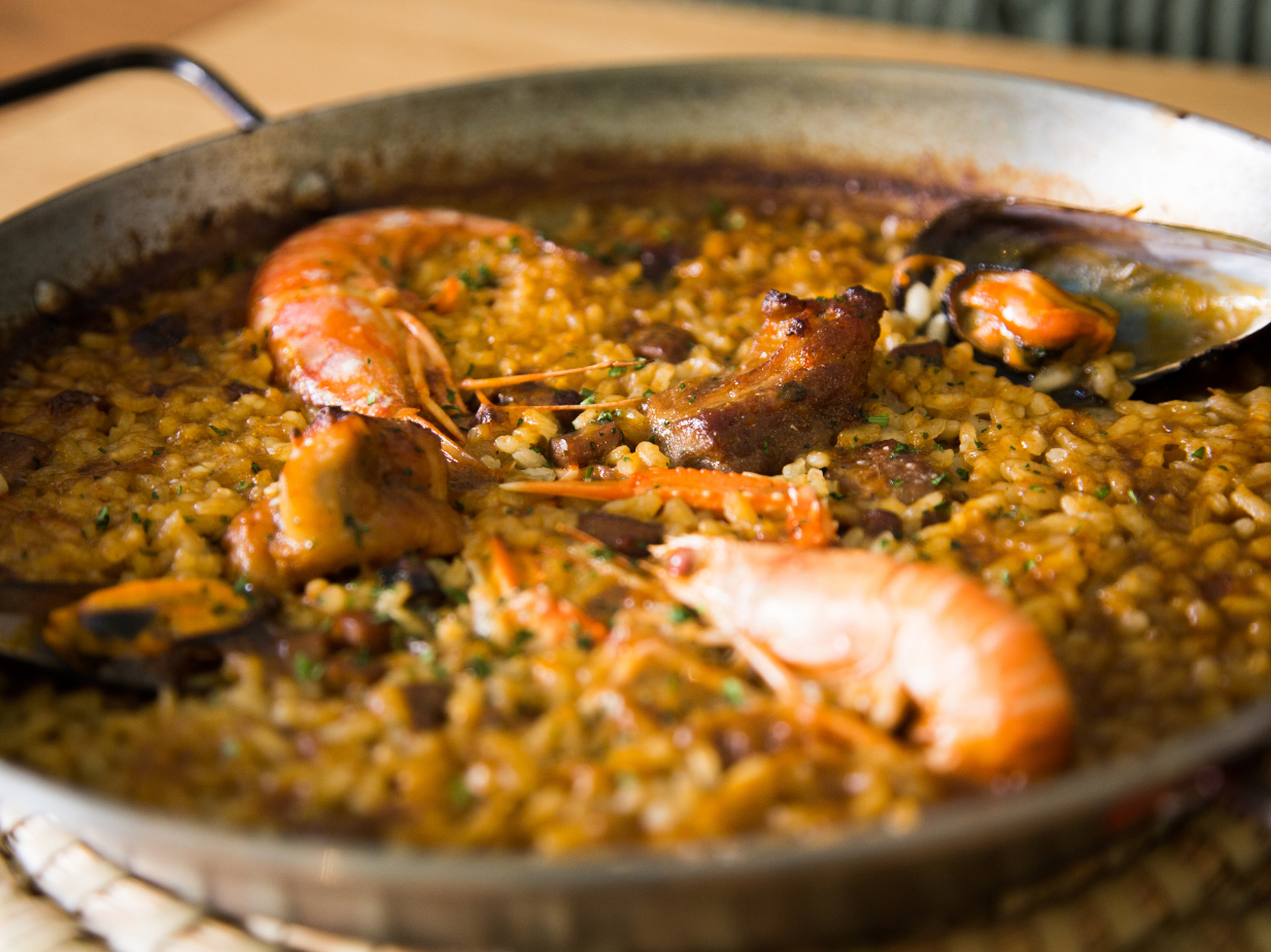 Si no sabes dónde comer paella en Alicante, debes visitar el Restaurante C.D Monóvar